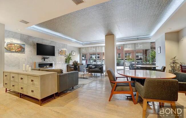 2 beds, 1 bath, $5,795, Unit 901