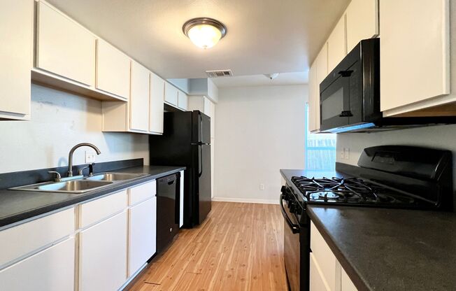 2 beds, 1.5 baths, 900 sqft, $1,295, Unit 114