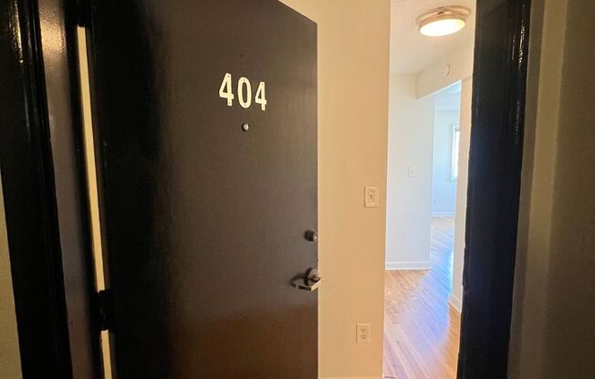 1 bed, 1 bath, 607 sqft, $1,425, Unit 404