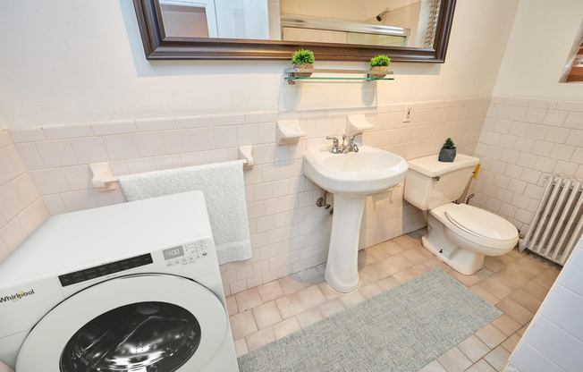 3 beds, 1 bath, 1,100 sqft, $8,750, Unit 2F