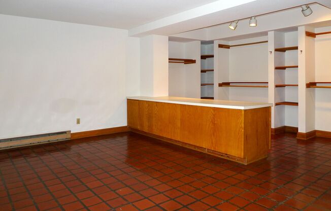 1 bed, 1 bath, 410 sqft, $1,125, Unit 24 - D