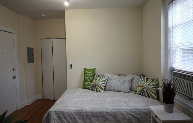 Studio, 1 bath, $1,000, Unit 402