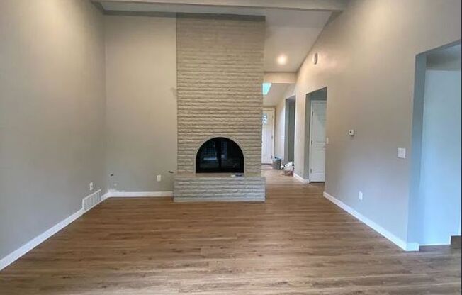 Two Stories of Comfort and Charm in Sudden Valley - Don't miss this 3bd/2b!!