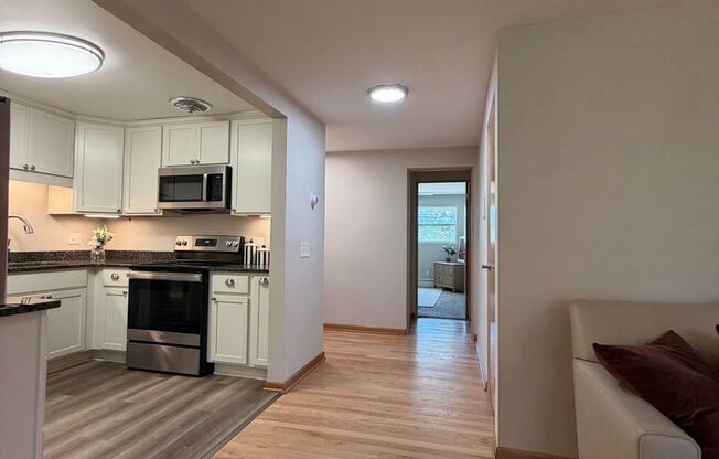 2 beds, 1 bath, 875 sqft, $1,700, Unit 34A