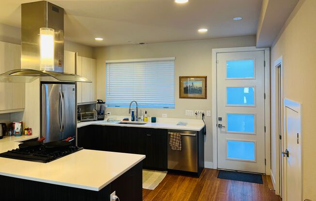 3 Bed 3 1/2 Bath Townhouse in Denver's West Colfax Neighborhood **Move-In Special**