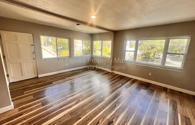 1110 POINSETTIA AVE