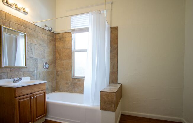 2 beds, 1 bath, $1,345, Unit 214