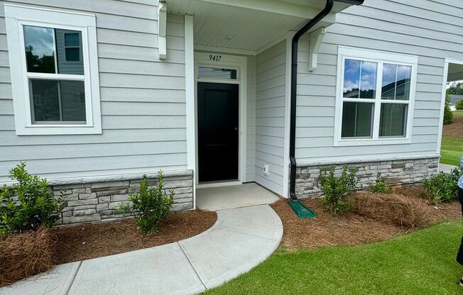 Beautiful 4BR/3BA Townhouse in Griffith Lakes