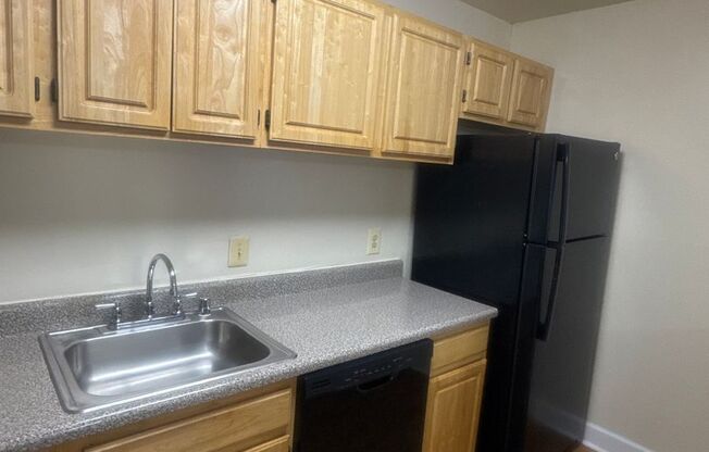 3 beds, 2 baths, 1,300 sqft, $2,150, Unit 3335 #201