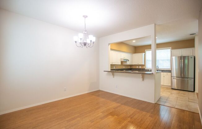 *Large Tigard End -Unit Townhome*