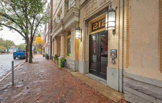 212 E CLAY ST