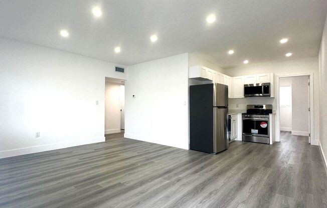 NORTH BEACH ISLAND - 3 Bedroom 2 Bath - Exquisite Apartment - Newly Remodeled - Parking