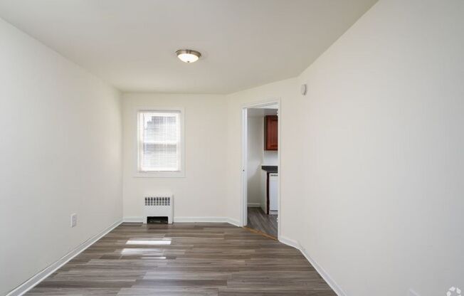 2 beds, 1 bath, 930 sqft, $1,419, Unit E33