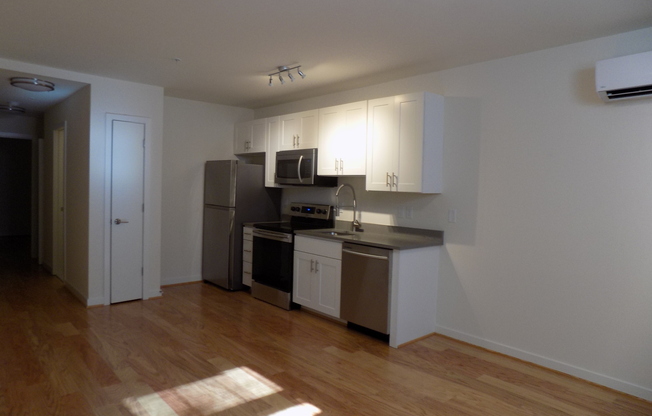 For Rent: Downtown Elegance at 605 Park Ave– Your Urban Haven Awaits!