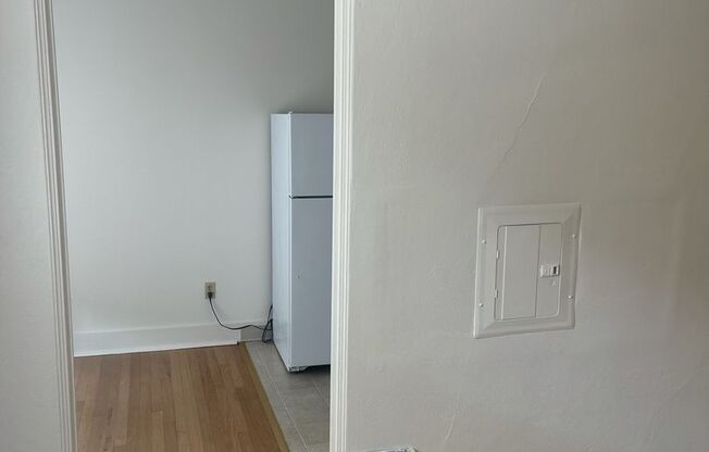 Studio, 1 bath, 600 sqft, $1,150, Unit 27