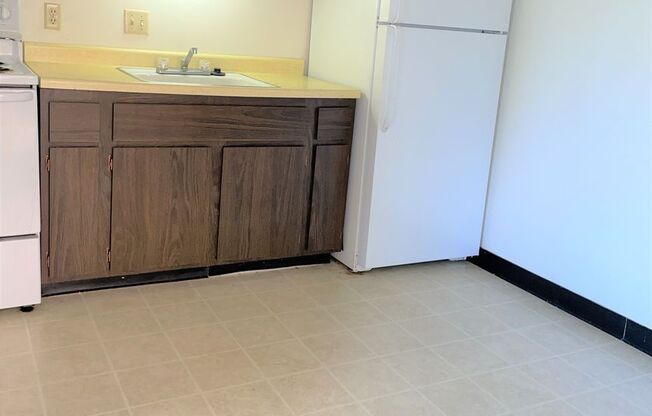 Studio, 1 bath, 600 sqft, $799, Unit Lovers Lane-211