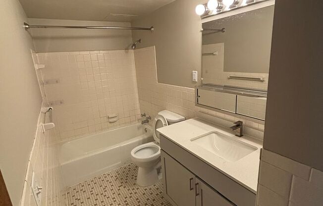 1 bed, 1 bath, 530 sqft, $999, Unit 187-03KR