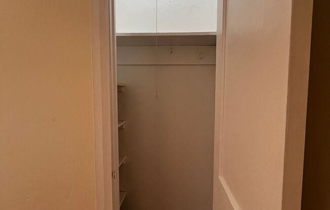 1 bed, 1 bath, 572 sqft, $1,510, Unit Old King Edward 66