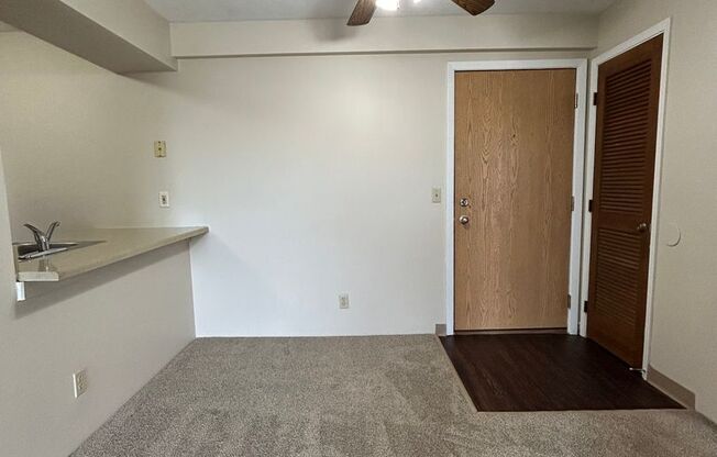 1 bed, 1 bath, 750 sqft, $850, Unit #25