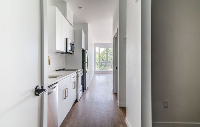 1 bed, 1 bath, 563 sqft, $1,549, Unit 211