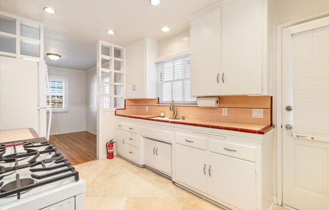 Hermosa Beach Bungalow with Beautiful Backyard and Ocean Views!
