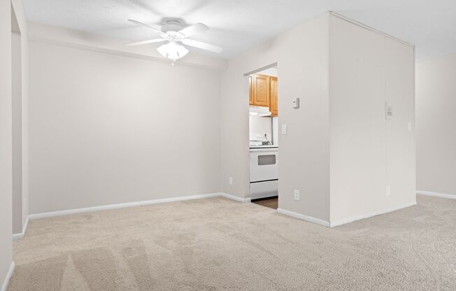 2 beds, 1 bath, 800 sqft, $1,100, Unit 379-206