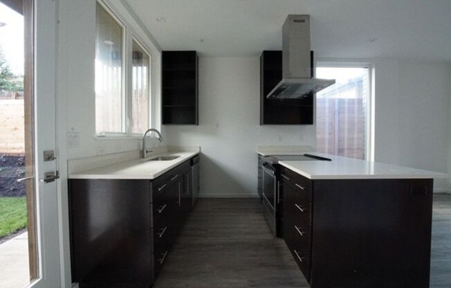 Beautiful 2bd/2.5ba North Portland Townhome! Weil Bixby Architecture - 1516sqft