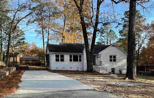 BEAUTIFUL RENOVATED HOME IN FOREST LAKE ESTATES