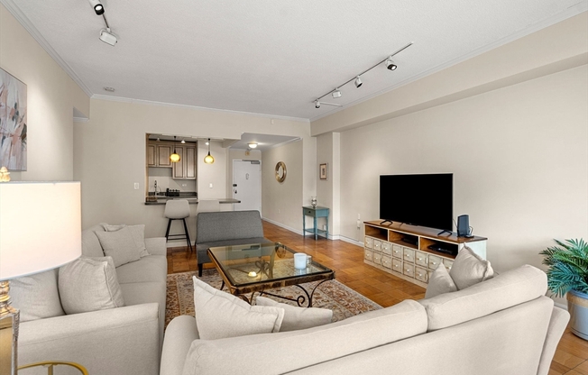 2 beds, 2 baths, 1,285 sqft, $4,900, Unit 17M