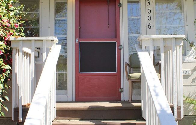 Adorable 3+ Bedroom Roseway/Rose City Park Bungalow!