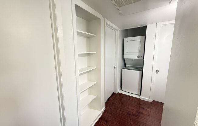 2 beds, 1 bath, 954 sqft, $1,600, Unit RRO-110