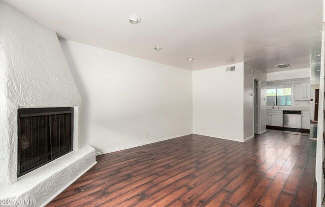 Old Town Scottsdale townhome- 2 bd 2 bath- W/D- Yard