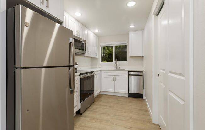 1 bed, 1 bath, 570 sqft, $1,995, Unit 16