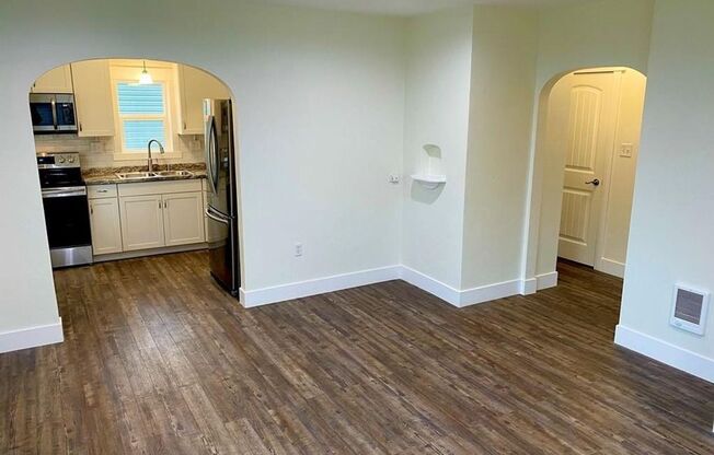 2 beds, 1 bath, $1,295