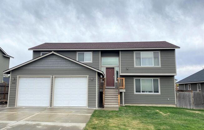 Nice 4 Bed, 3 Bath Home for Rent!