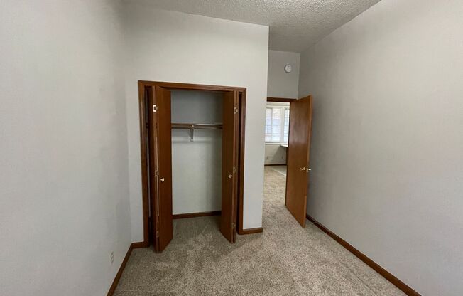 3 beds, 2 baths, $1,050, Unit A