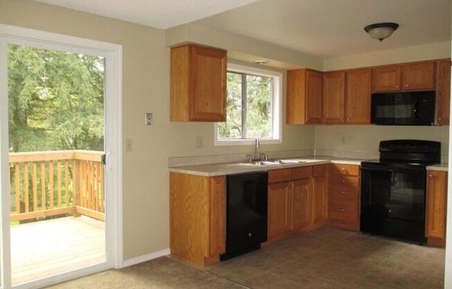 Spacious Salmon Creek Home on a Quarter-Acre Lot – Don’t Miss Out!