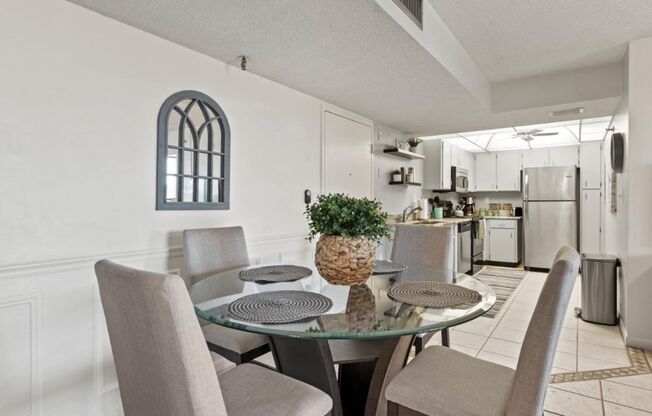 Beautifully Fully Furnished Annual 2BR/2BA Condo in Promenade West