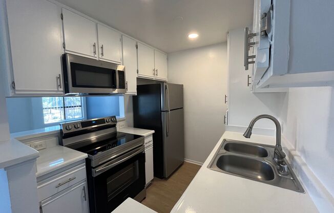 2 beds, 2 baths, 905 sqft, $2,198, Unit 214