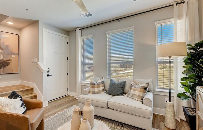 3 beds, 2.5 baths, 1,184 sqft, $1,750, Unit 4525 Colosseum Way