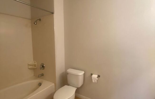 2 beds, 2 baths, $1,650, Unit 116