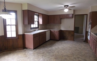 3 beds, 2 baths, $1,600