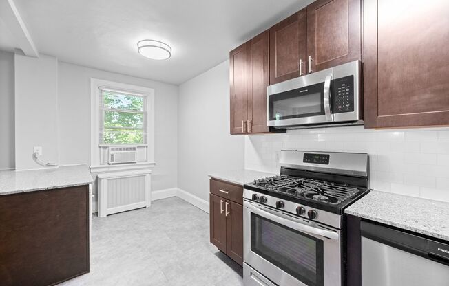 2 beds, 1 bath, 902 sqft, $2,300, Unit 210A