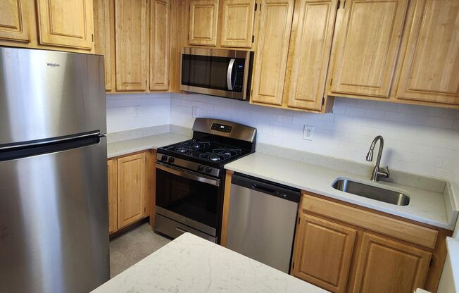 2 beds, 1 bath, 897 sqft, $2,205, Unit G-10