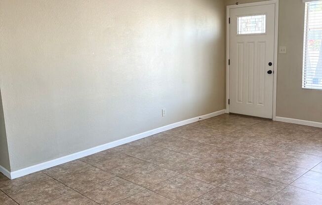 **Excellent 3br/2ba/2garage HOUSE (ELLIOT & DOBSON)