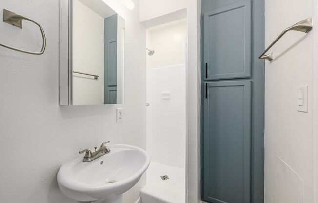 Studio, 1 bath, 350 sqft, $1,295, Unit 6165-08