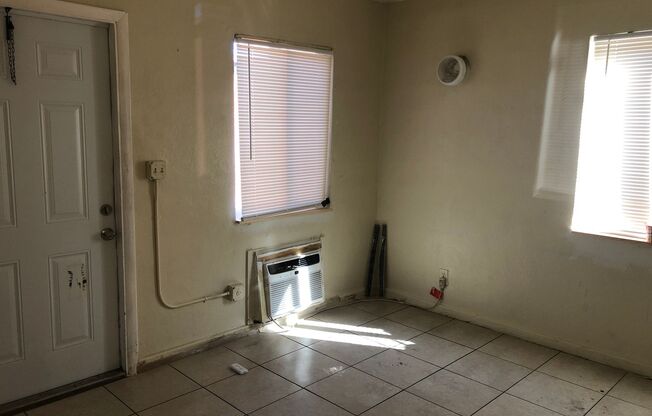 2 beds, 1 bath, 635 sqft, $1,683, Unit 3