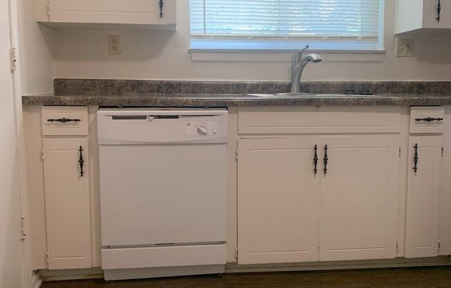 2 beds, 1 bath, 700 sqft, $870, Unit 9003