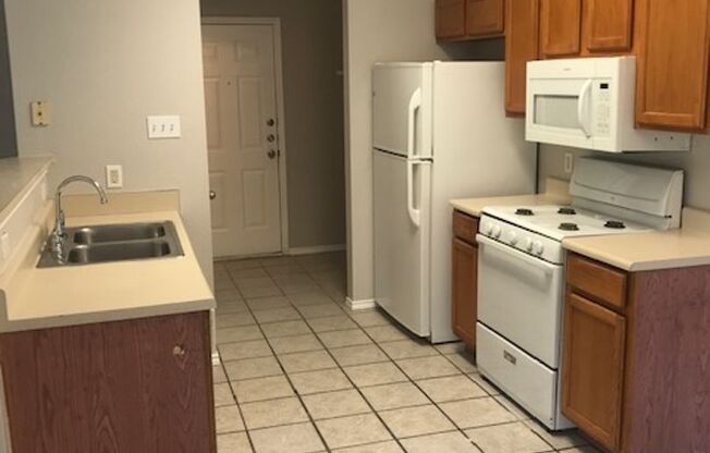 3 beds, 2 baths, $1,650