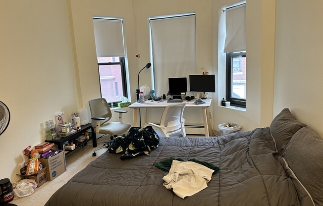 2 beds, 1 bath, $2,521, Unit 21